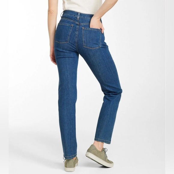 Women's L.L. Bean Jeans Classic Fit High Rise Slim Leg Jeans Size 2 - Picture 3 of 12